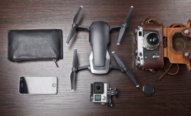 Masanın üzerinde modern araçlar