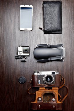 Masanın üzerinde modern araçlar