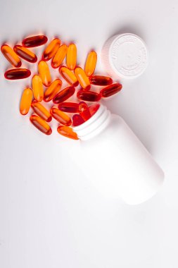 Ayrı şişeli bir grup hap.