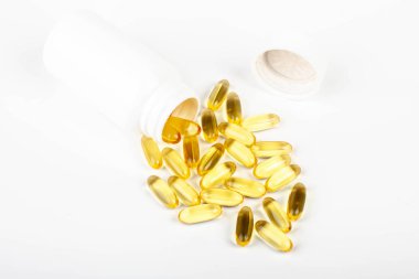 Ayrı şişeli bir grup hap.