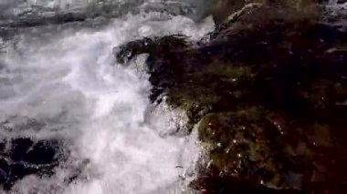 Sesli 4k video dağ nehri
