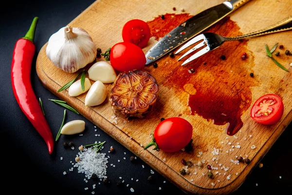 Tagliere Vuoto Dopo Mangiato Bistecca Con Avanzi Cibo — Foto Stock