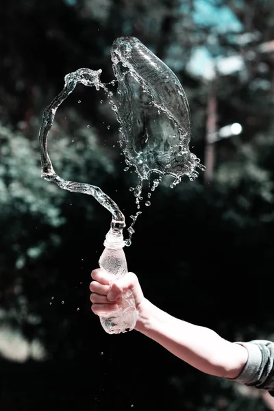 Mão Com Água Potável Derrama Água Condições Crise Água Ambiente — Fotografia de Stock