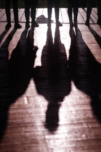 Jogo Trabalho Equipa Sombras Pessoas Mãos Dadas Seguem Uns Aos — Fotografia de Stock