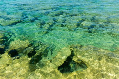 Lake Superior adlı resimde kayalar Ulusal Lakeshore üzerinde koyları