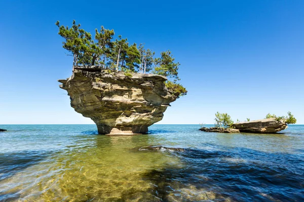 Port Austin Michigan yakınındaki göl Huron'ın şalgam Rock