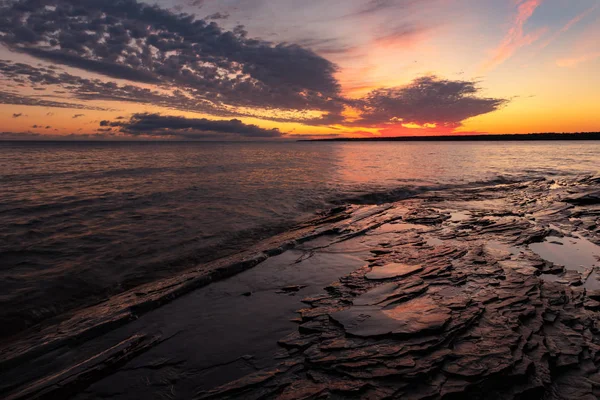 Superior gölünün kirpi dağ güneş doğarken — Stok fotoğraf
