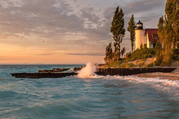 Goldene Stunde am Point Betsie Leuchtturm am Michigansee lizenzfreie Stockfotos
