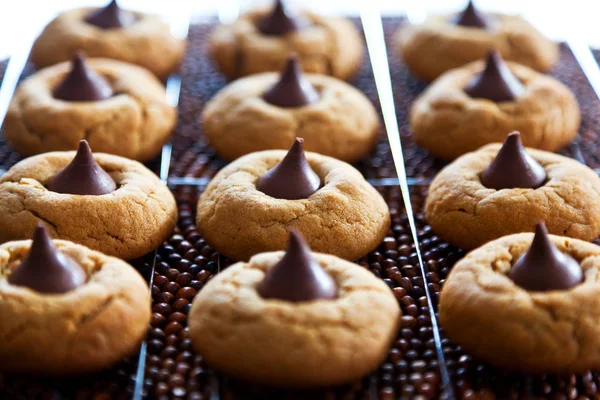 Classic Peanut Butter Blossom Cookies — Stock Photo, Image