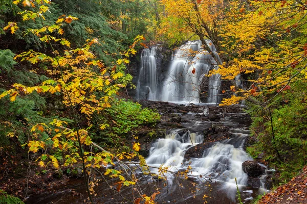 Upper Hungarian Falls in the Keweenaw Peninsula of Michigan, EUA — Fotografia de Stock