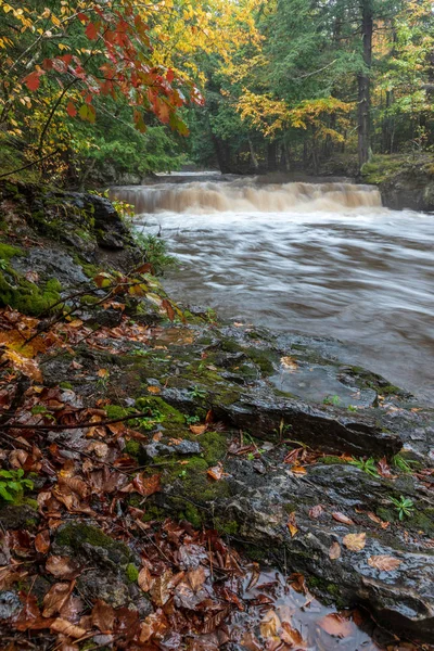 Łupek River Falls w górnej półwysep, Stany Zjednoczone Ameryki — Zdjęcie stockowe