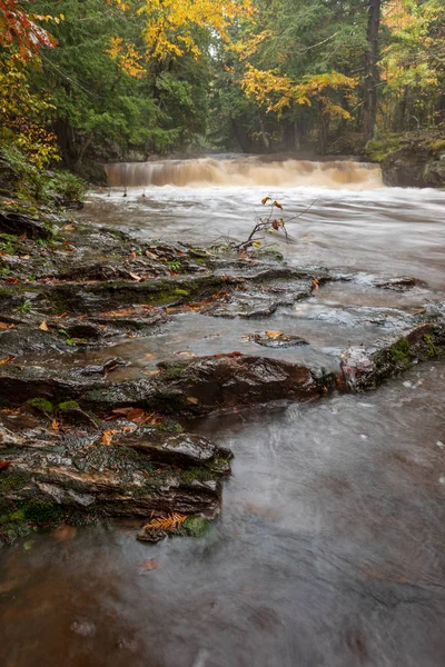 Łupek River Falls w górnej półwysep, Stany Zjednoczone Ameryki — Zdjęcie stockowe