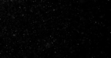 Siyah zemin üzerinde doğal beyaz kar yağışı