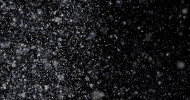 Siyah zemin üzerinde doğal beyaz kar yağışı