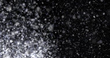 Siyah zemin üzerinde doğal beyaz kar yağışı