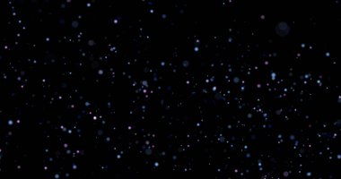 Siyah arkaplanda uçan toz parçacıkları