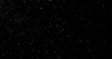 Gerçekçi yansımalar siyah bir zemin üzerine yıldırım