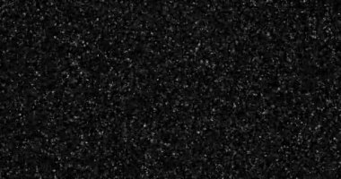 Siyah bir arkaplanda soyut uçan toz parçacıkları