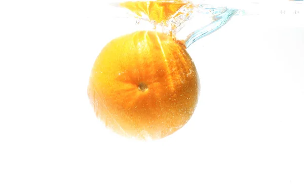 Orange in water — Stock Photo, Image