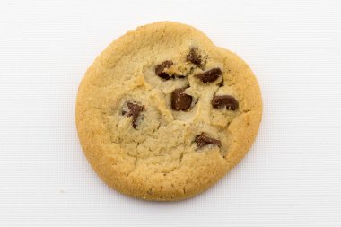 Çikolata parçacıklı kurabiye.