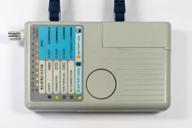 Ethernet kablosu ile test ve iyi bir bağlantı gösterilen yaktı