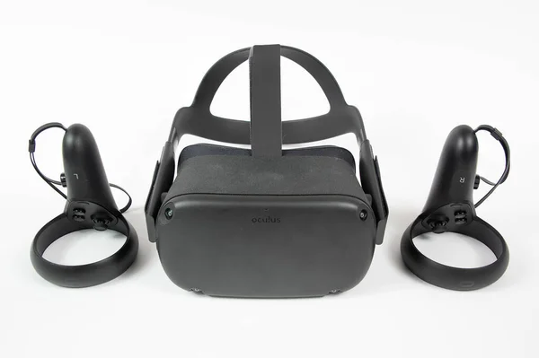 Chester Verenigd Koninkrijk April 11Th 2020 Oculus Quest Headset Controllers Rechtenvrije Stockafbeeldingen