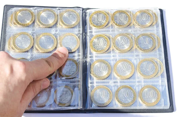 Recoger monedas. numismática como hobby y trabajo Fotos de stock libres de derechos
