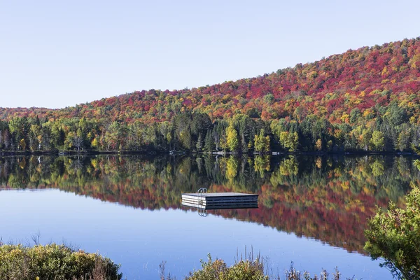 Lac-Superieur, Mont-tremblant, Quebec, Canadá — Fotografia de Stock