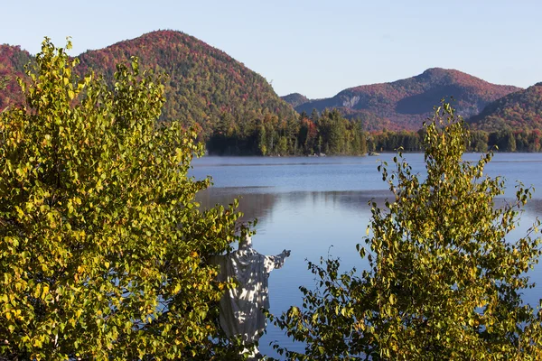 Lac-Superieur, Mont-tremblant, Quebec, Canadá — Fotografia de Stock