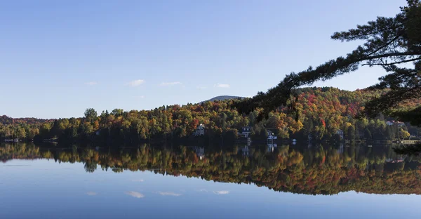 Lac-Superieur, Mont-tremblant, Quebec, Canadá — Fotografia de Stock