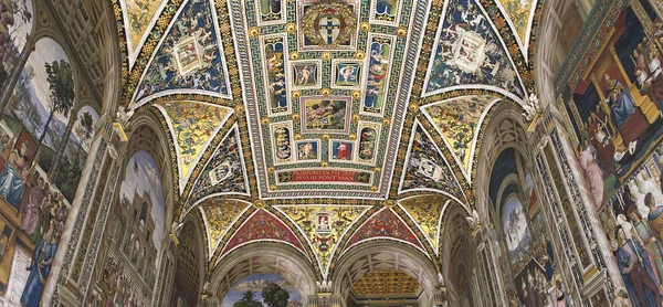 A biblioteca Piccolomini, Duomo de Siena, itália — Fotografia de Stock