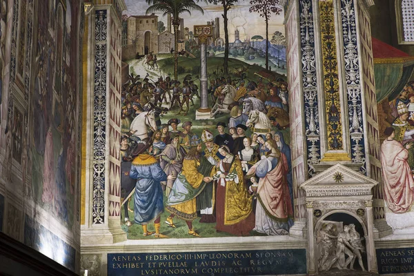 Den Piccolomini bibliotek, Duomo i Siena, Italien — Stockfoto