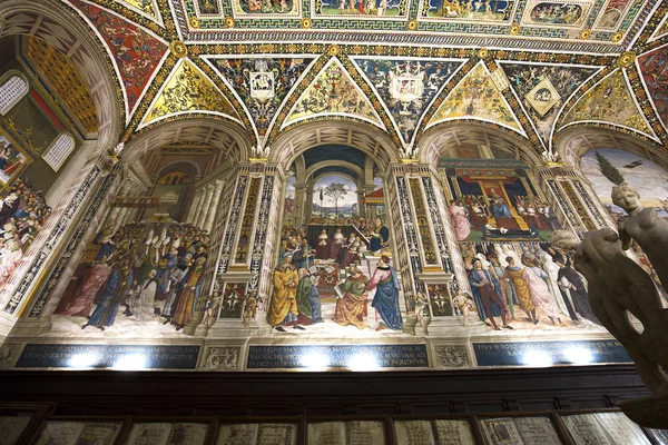 Piccolomini knihovnu, Duomo Siena, Itálie — Stock fotografie