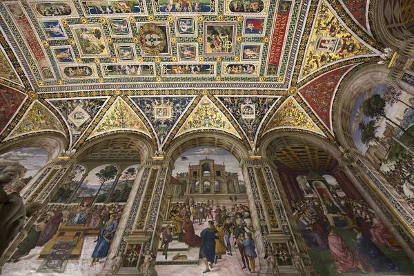 Die piccolomini bibliothek, duomo von siena, italien — Stockfoto