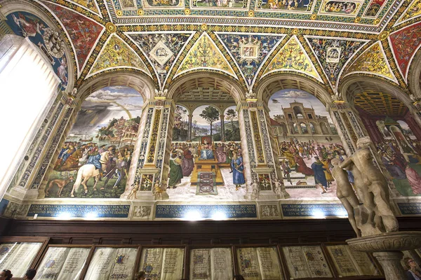 Piccolomini knihovnu, Duomo Siena, Itálie — Stock fotografie