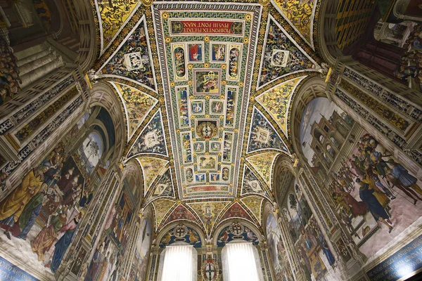 The Piccolomini library, Duomo of Siena, italy — Stock Photo, Image