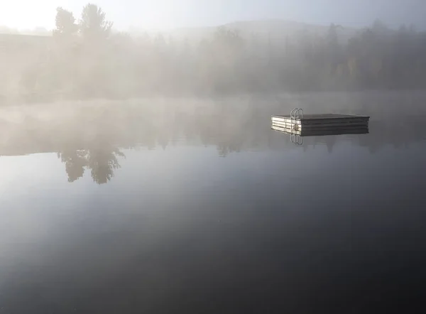 Muelle en Lac-Superieur, Mont-tremblant, Quebec, Canadá — Foto de Stock