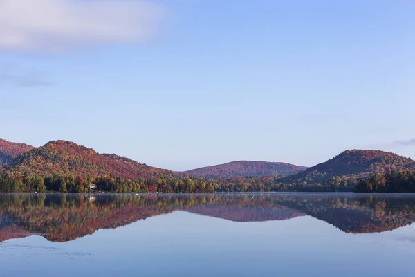 Lac-Superieur, Mont-tremblant, Quebec, Canadá — Fotografia de Stock