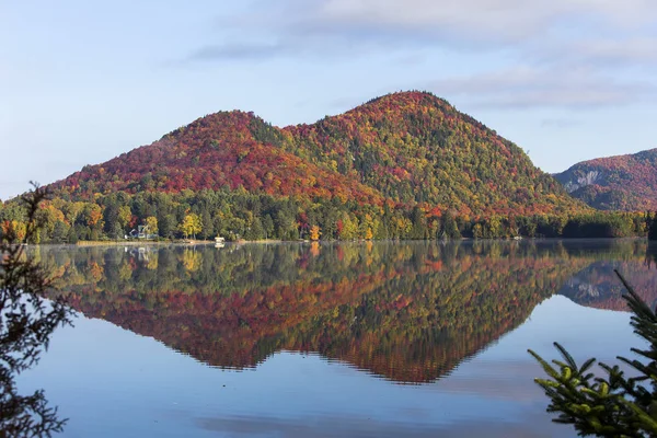 Lac-Superieur, Mont-tremblant, Quebec, Canadá — Foto de Stock