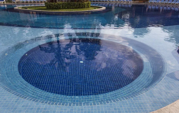 Schwimmbad in cancun, riviera maya, mexiko — Stockfoto