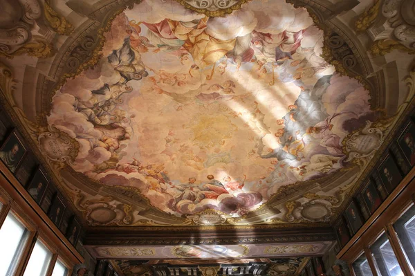 Интерьеры и детали The Uffizi, Florence, Italy — стоковое фото