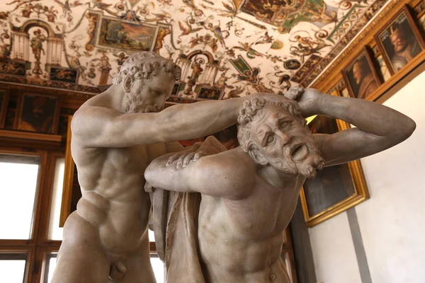 Interiores y detalles de Los Uffizi, Florencia, Italia — Foto de Stock