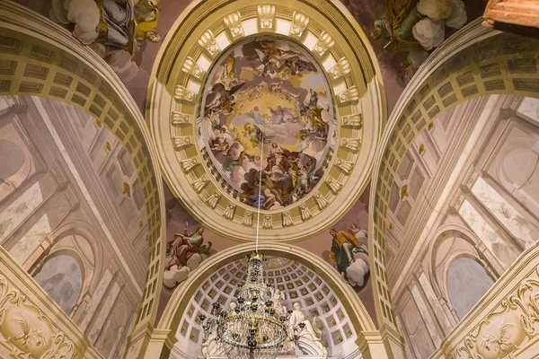 Innenräume und Details der Kartause von Pisa, Pisa, Italien — Stockfoto