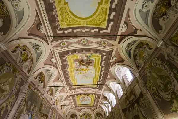 Belső terek és a részleteket a Pisa charterhouse, Pisa, Olaszország — Stock Fotó