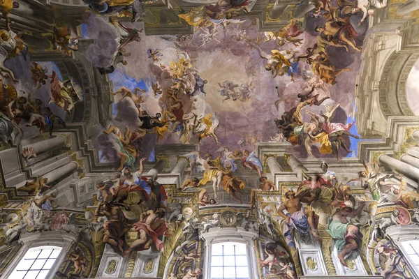 Frescos de Andrea Pozzo em tectos de igreja sant Ignazio, Roma, Ital — Fotografia de Stock
