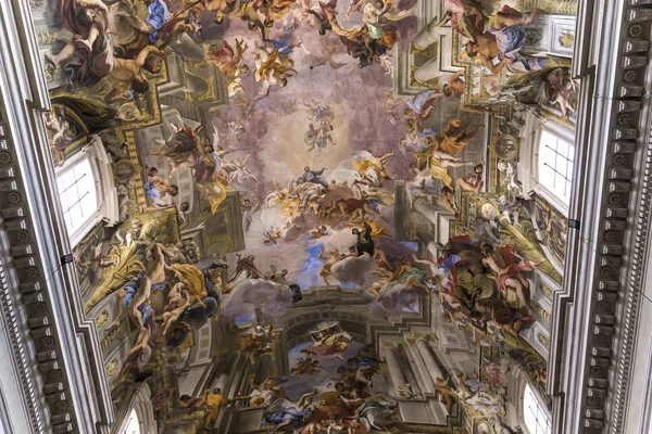 Affreschi di Andrea Pozzo sui soffitti della chiesa sant Ignazio, Roma, Ital — Foto Stock