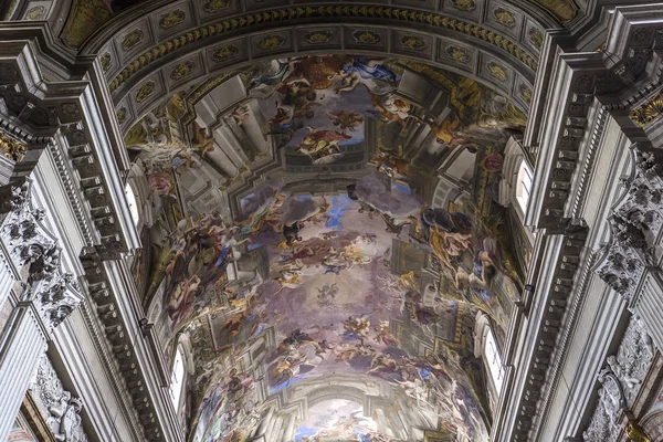 Frescos de Andrea Pozzo em tectos de igreja sant Ignazio, Roma, Ital — Fotografia de Stock