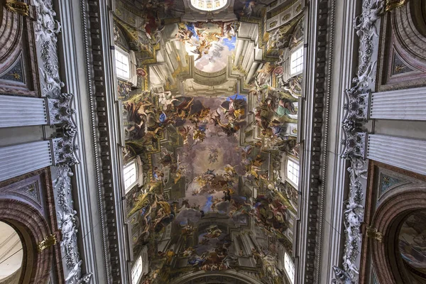 Fresques d'Andrea Pozzo sur les plafonds de l'église sant Ignazio, Rome, Ital — Photo