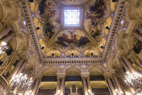 Пале Гарньє, опера в Парижі, інтер'єри та деталі — стокове фото
