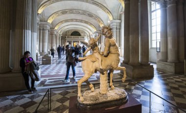 Caryatids Oda, Louvre, Paris, Fransa